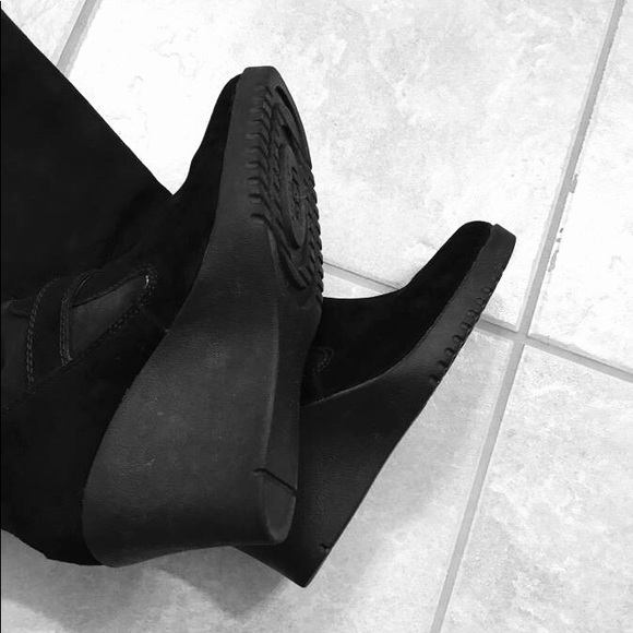 UGG black wedge tall winter boots, zipper back - Picture 3 of 4